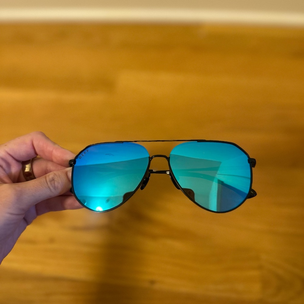 Diff Eyewear Women's Aviator Sunglasses in Blue/Teal Mirror